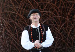 Peter in der Tracht von Vitis Antiqua in Leuk