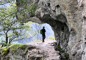In den Fels gehauene Wasserleitung Niwärch