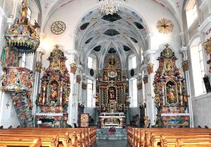 Barocke Pfarrkirche in Reckingen im Goms