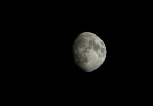 Mondbild, aufgenommen durch ein Fernrohr.