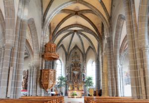 Stefanskirche in Leuk mit Totentanz und Beinhaus